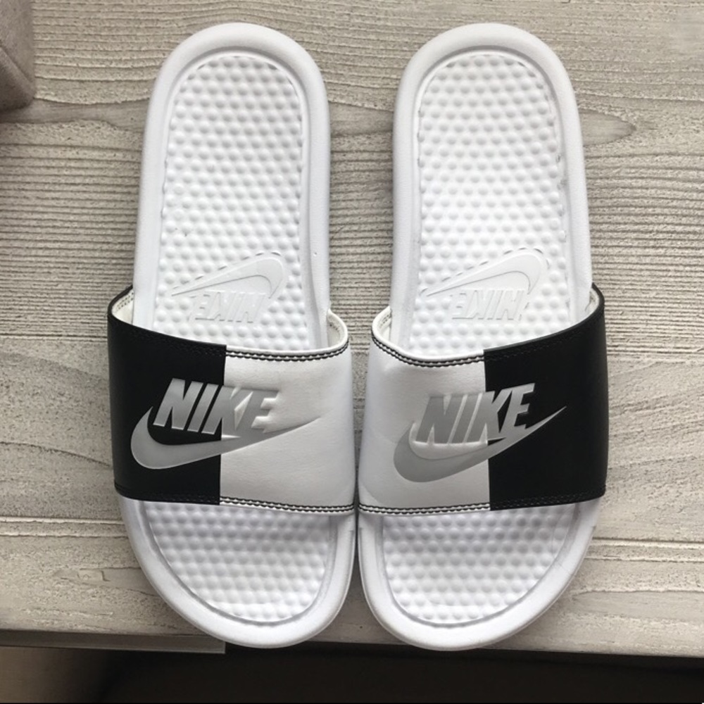 NIKE black and white slides